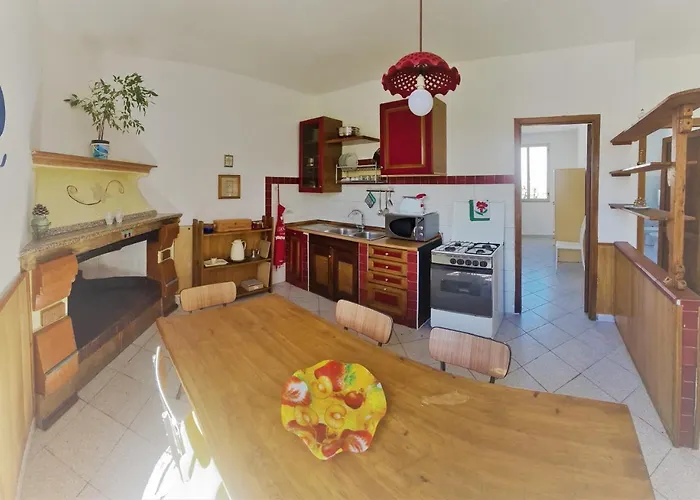 Cosy Home With Private Parking By The Sea