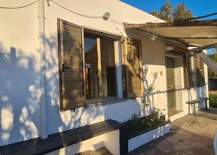 Cosy Home With Private Parking By The Sea