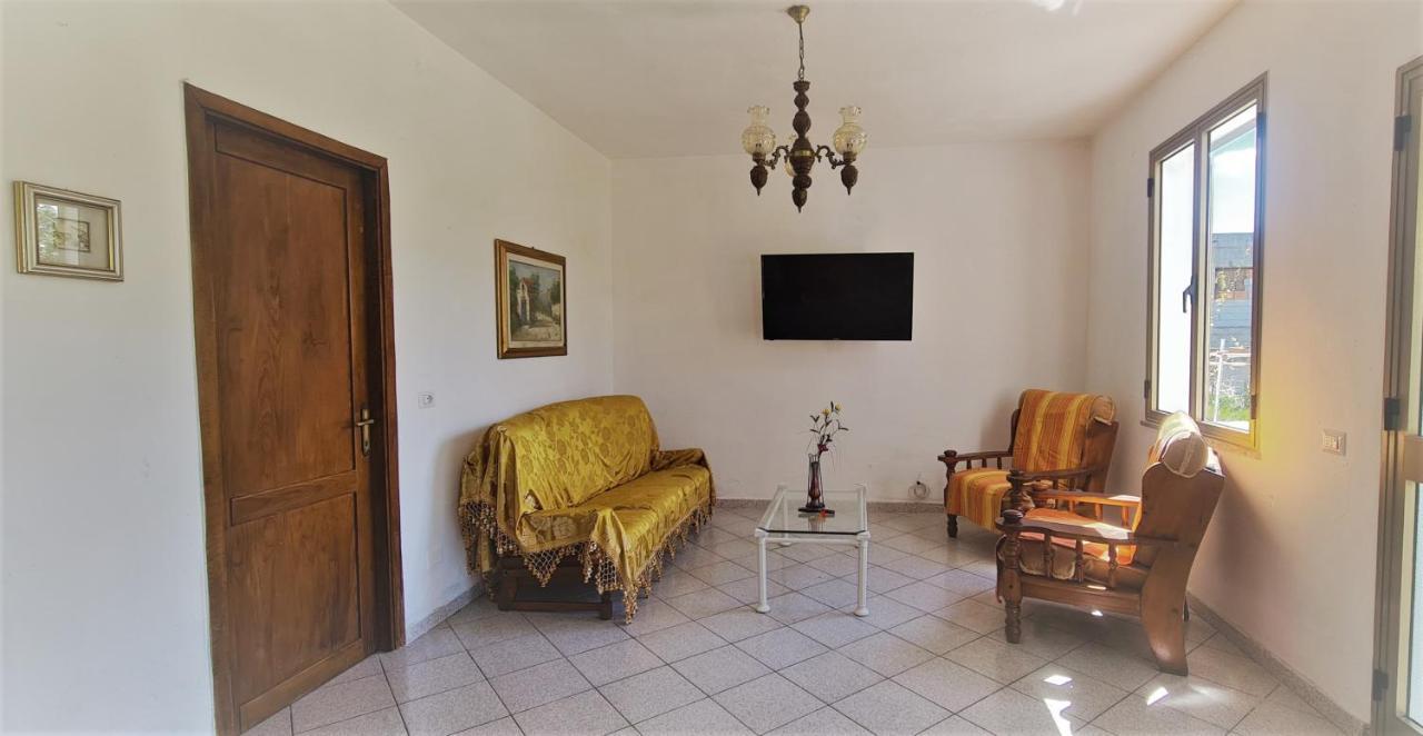 Cosy With Private Parking By The Sea