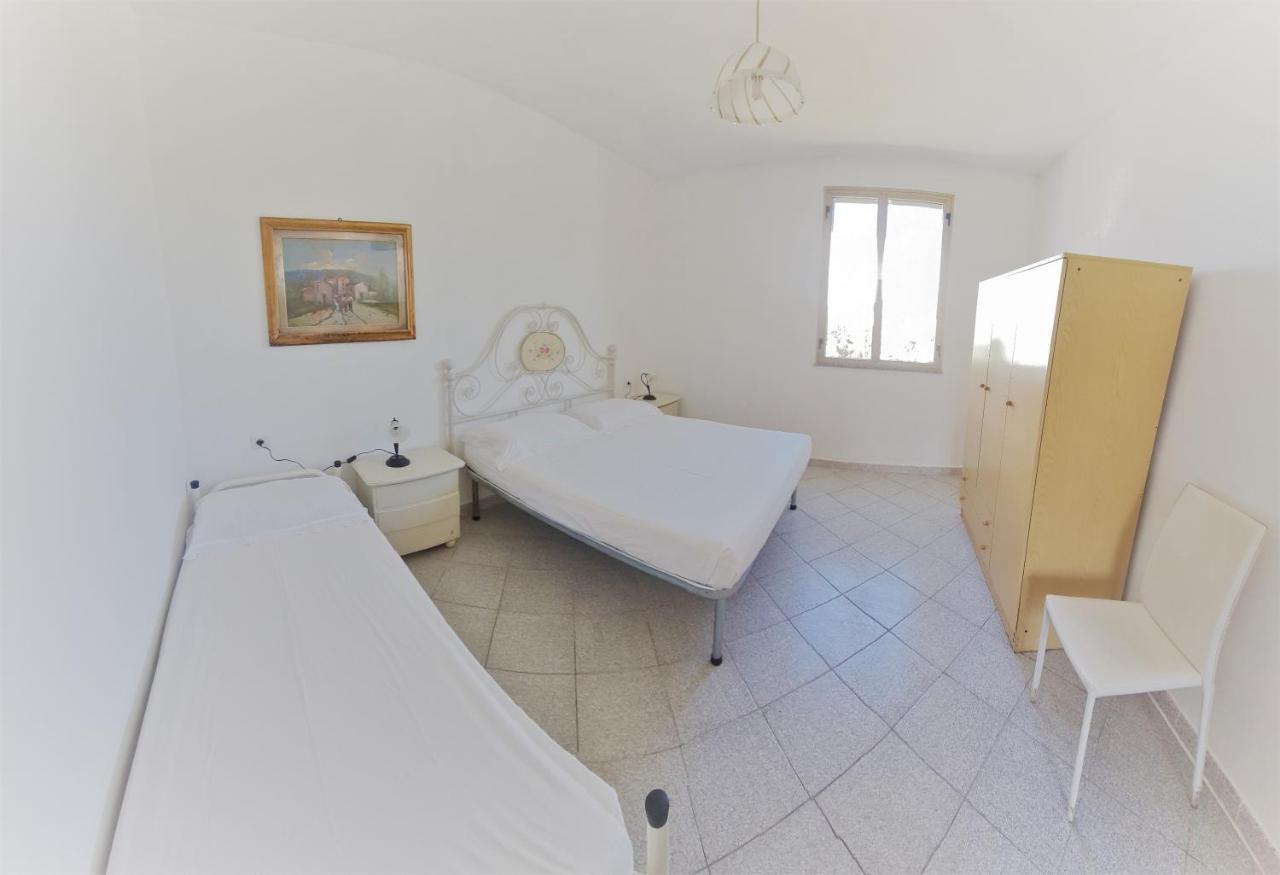Cosy With Private Parking By The Sea Ferienhaus Siniscola